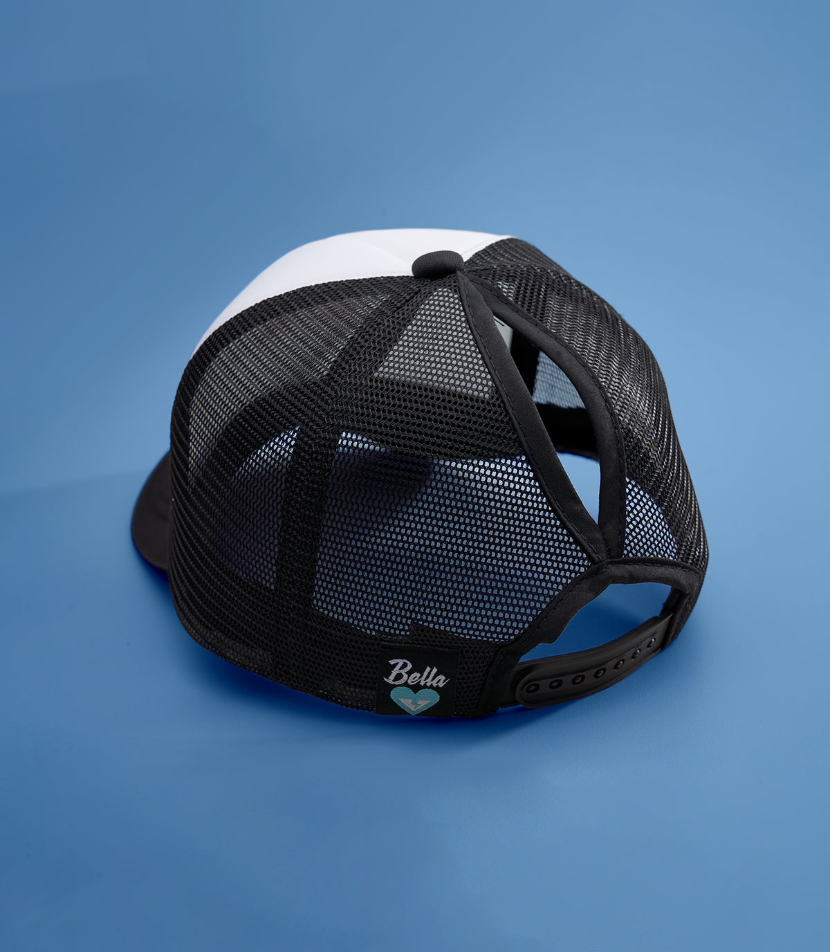 IRIS PONY (BLACK/WHITE)