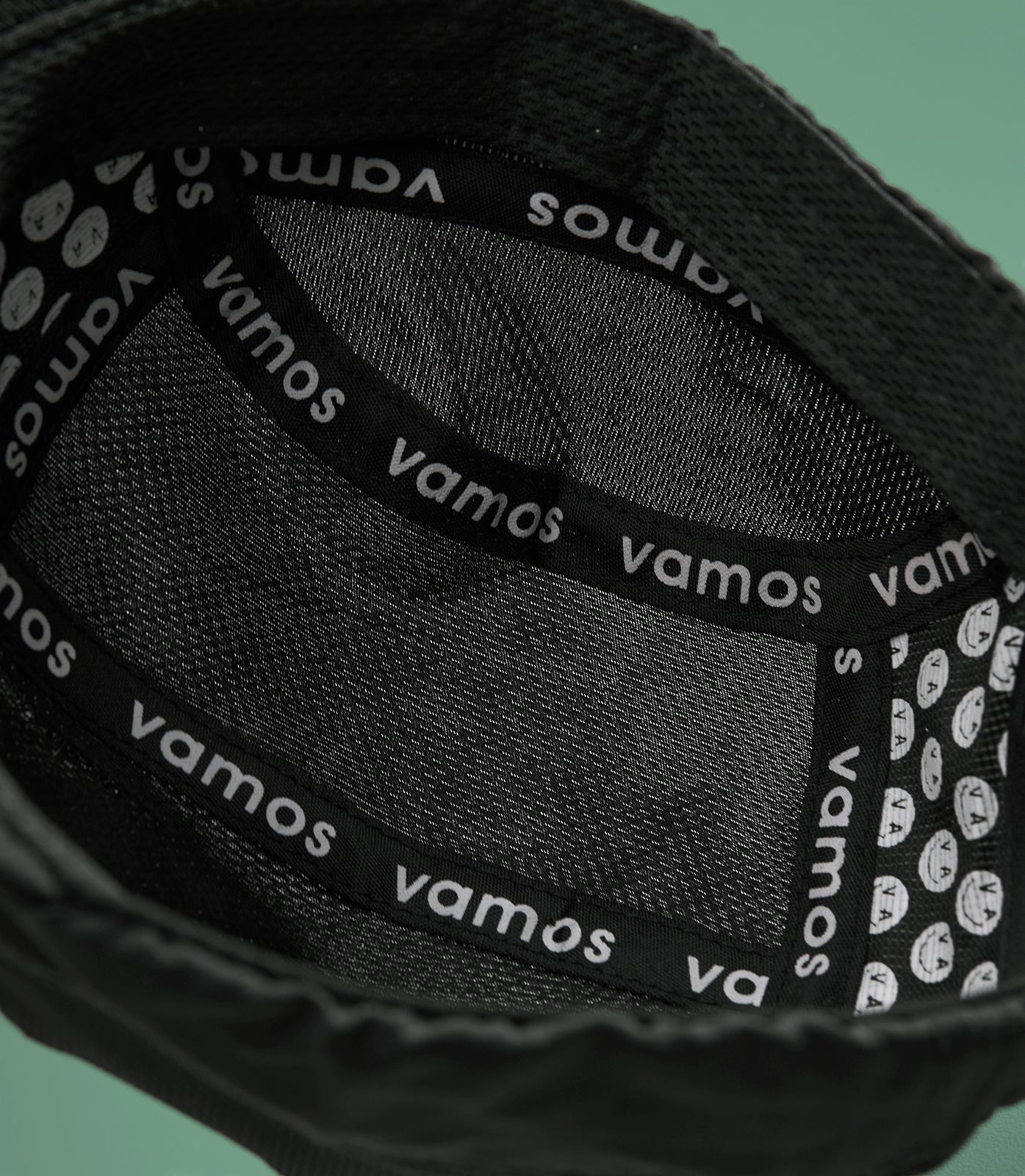YIANNIS (BLACK) FEATHR CAP