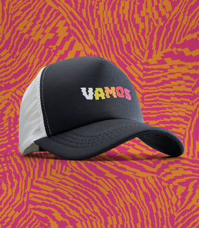 CLOUDE PERF+ VAMOS TRUCKER CAP (BLACK/WHITE)