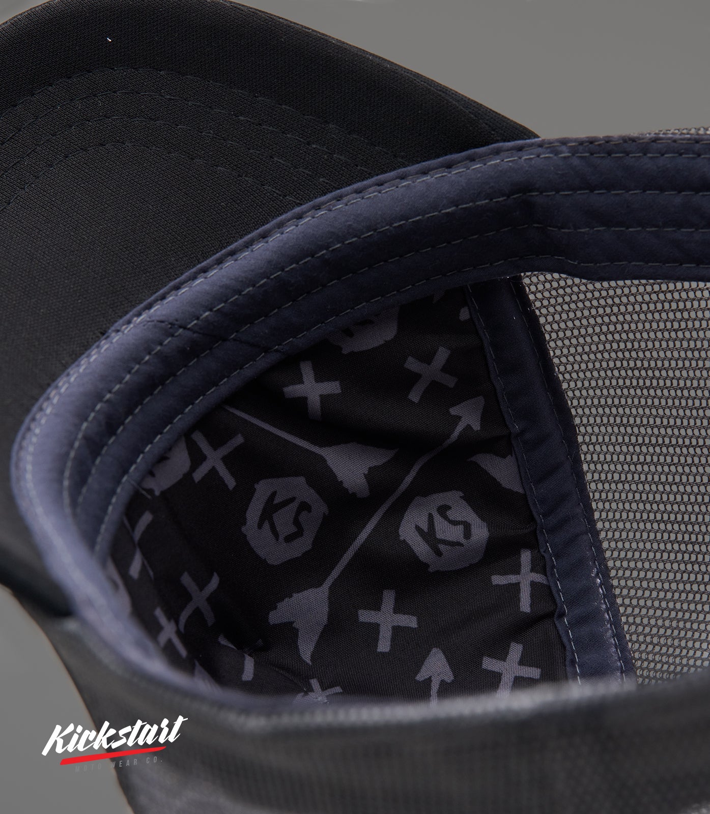 THROTTLE (BLACK/GRAY) TRUCKER CAP