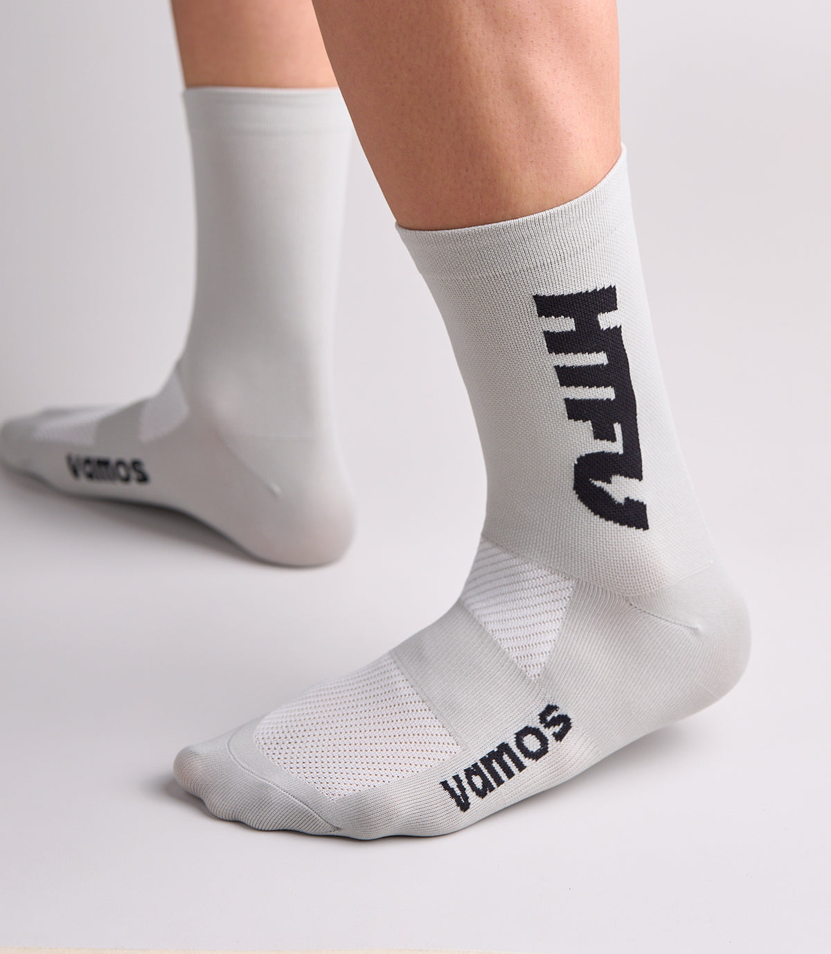 THUNDER (LIGHT GRAY) NEXUS SOCKS